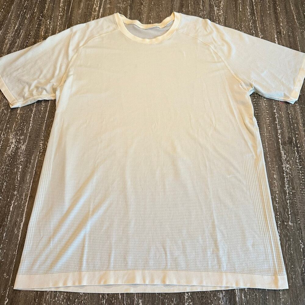Lululemon Vent Tech Performance Workout Short Sleeve T-Shirt Yellow Mens Size XL